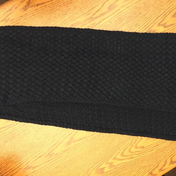 Long thick knit banana republic scarf - Picture 3 of 3